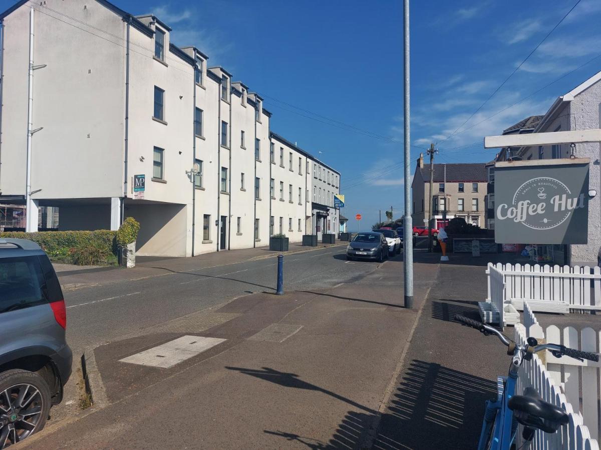 Marine Beach Escape Castlerock Beside Beach Golf Course And Pub Exterior photo