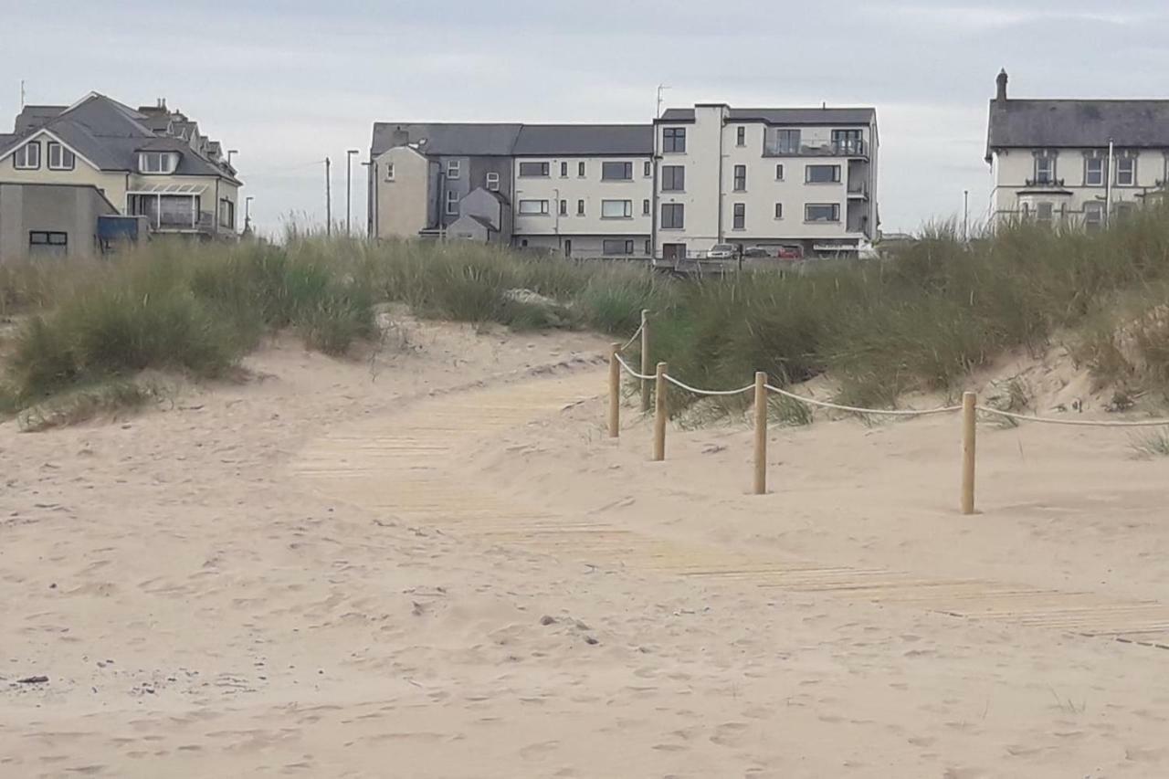 Marine Beach Escape Castlerock Beside Beach Golf Course And Pub Exterior photo